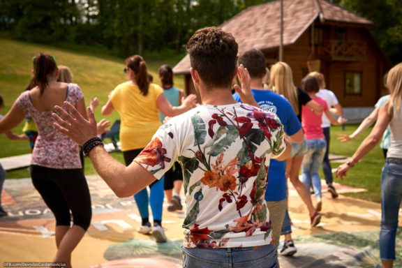 Vasaros atidarymas: Tema „Hipiai“ (Šokių Akademija), Sodyba Tundra, Jurgita Česnavičiūtė, Fotografas: Dovydas Gaidamavičius