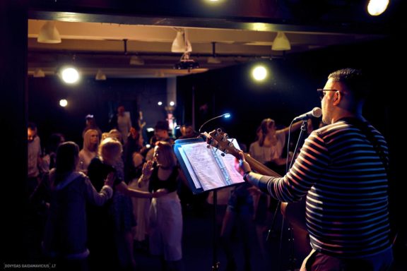 „Šokam į vakarėlį“ šokių renginys „Teatro klube“, Gintarė Malinauskaitė, Gintarės šokių ir laisvalaikio studja, Kaunas, Fotografas: Dovydas Gaidamavičius