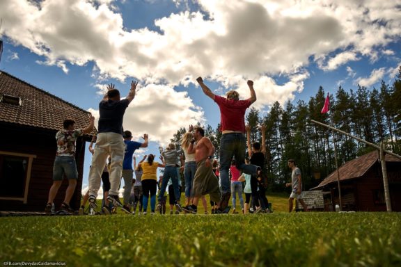 Vasaros atidarymas: Tema „Hipiai“ (Šokių Akademija), Sodyba Tundra, Jurgita Česnavičiūtė, Fotografas: Dovydas Gaidamavičius