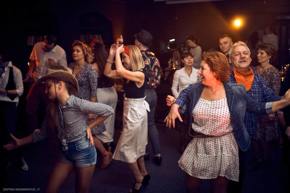 „Šokam į vakarėlį“ šokių renginys „Teatro klube“, Gintarė Malinauskaitė, Gintarės šokių ir laisvalaikio studja, Kaunas, Fotografas: Dovydas Gaidamavičius