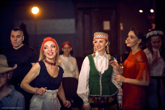 „Šokam į vakarėlį“ šokių renginys „Teatro klube“, Gintarė Malinauskaitė, Gintarės šokių ir laisvalaikio studja, Kaunas, Fotografas: Dovydas Gaidamavičius