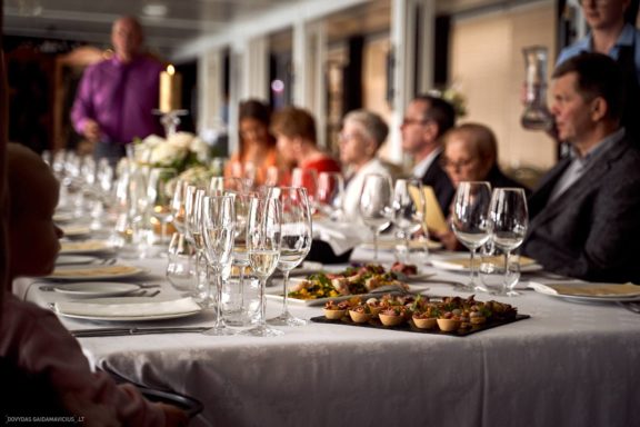 Romualda ir Artūras Vestuvės Vilniaus civilinė metrikacija, Prezidentūros kiemelis, Šv. Onos bažnyčia,  apvalaus stalo klubas BONA Lounge, Trakai