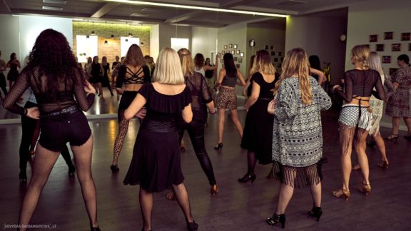 Vakarėlis tik merginoms - Let's go Wild, Gintarės šokių ir laisvalaikio studija, Kaunas Fotografas: Dovydas Gaidamavičius Miglė Dudavičiūtė, Aistė Kuraitiene, Dovile Brazionyte, Idalija Gerviene, Gabrielė Sabaliauskaitė, Gintare Akelytė-Grigonė, Neringa Vasiliauskaitė, Paulė Drag, Gintarė Malinauskaitė, Ugne Monika Parseliunaite, Gabrielė Goštautaitė Grigonė, Vilena Seydalieva, Monika Grubliauskaitė, Vytene Jurkeviciute, Edita Gud #PramoginiaiRenginiai #Fotografavimas #Šokiai #DovydasGaidamavičius #Fotografas #Šokių #Fotografija #Vilnius #Kaunas #GintaresStudija #Šventė #Šokiai