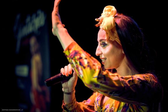 „Šokam į vakarėlį“ šokių renginys „Teatro klube“, Gintarė Malinauskaitė, Gintarės šokių ir laisvalaikio studja, Kaunas, Fotografas: Dovydas Gaidamavičius