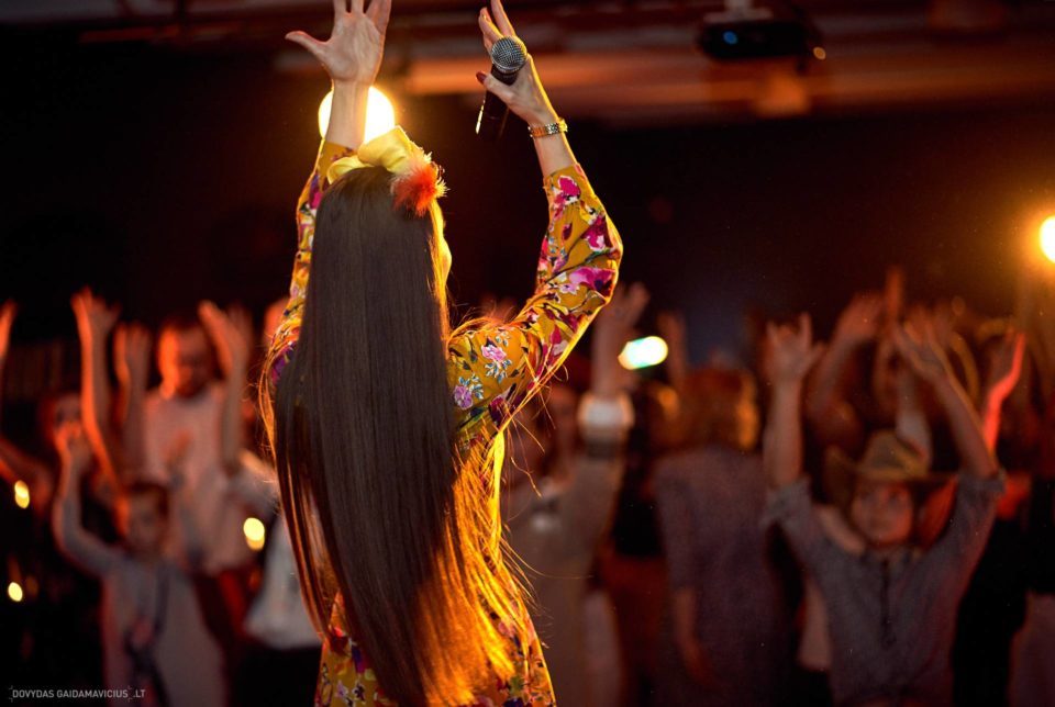„Šokam į vakarėlį“ šokių renginys „Teatro klube“, Gintarė Malinauskaitė, Gintarės šokių ir laisvalaikio studja, Kaunas, Fotografas: Dovydas Gaidamavičius