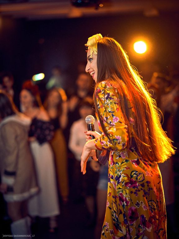 „Šokam į vakarėlį“ šokių renginys „Teatro klube“, Gintarė Malinauskaitė, Gintarės šokių ir laisvalaikio studja, Kaunas, Fotografas: Dovydas Gaidamavičius