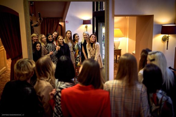 Mergvakaris mieste: „Narutis“ ir „El Mercado“ (Marija) Marija Merci Valaitė, Dovilė Leka, Redita Survilaitė, Ieva Zajankauskaitė, Ieva Masiulytė, Erika Bružienė, Jolita Kabašinskienė, Juste Kiudulaite, Simona Slavinskaitė and Jurgita Sadauskiene at Narutis Hotel. Makiažas MUA Deimantė Kazenaitė, Jūratė Masiulienė ir Kristina Brazaitė Narutis Hotel, El Mercado #Mergvakaris #PramoginiaiRenginiai #Fotografavimas #DovydasGaidamavičius #Fotografas #Fotografija #Vilnius #Kaunas #Šventė #Makiažas #MUA #Girls #Narutis #ElMercado Fotografas: Dovydas Gaidamavičius