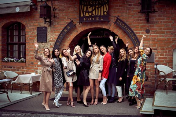 Mergvakaris mieste: „Narutis“ ir „El Mercado“ (Marija) Marija Merci Valaitė, Dovilė Leka, Redita Survilaitė, Ieva Zajankauskaitė, Ieva Masiulytė, Erika Bružienė, Jolita Kabašinskienė, Juste Kiudulaite, Simona Slavinskaitė and Jurgita Sadauskiene at Narutis Hotel. Makiažas MUA Deimantė Kazenaitė, Jūratė Masiulienė ir Kristina Brazaitė Narutis Hotel, El Mercado #Mergvakaris #PramoginiaiRenginiai #Fotografavimas #DovydasGaidamavičius #Fotografas #Fotografija #Vilnius #Kaunas #Šventė #Makiažas #MUA #Girls #Narutis #ElMercado Fotografas: Dovydas Gaidamavičius