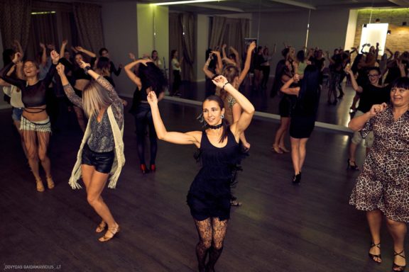 Vakarėlis tik merginoms - Let's go Wild, Gintarės šokių ir laisvalaikio studija, Kaunas Fotografas: Dovydas Gaidamavičius Miglė Dudavičiūtė, Aistė Kuraitiene, Dovile Brazionyte, Idalija Gerviene, Gabrielė Sabaliauskaitė, Gintare Akelytė-Grigonė, Neringa Vasiliauskaitė, Paulė Drag, Gintarė Malinauskaitė, Ugne Monika Parseliunaite, Gabrielė Goštautaitė Grigonė, Vilena Seydalieva, Monika Grubliauskaitė, Vytene Jurkeviciute, Edita Gud #PramoginiaiRenginiai #Fotografavimas #Šokiai #DovydasGaidamavičius #Fotografas #Šokių #Fotografija #Vilnius #Kaunas #GintaresStudija #Šventė #Šokiai