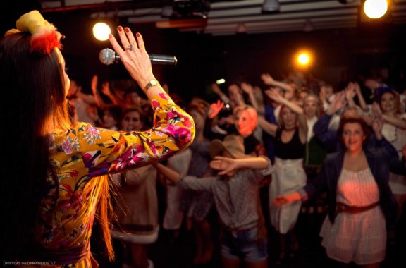 „Šokam į vakarėlį“ šokių renginys „Teatro klube“, Gintarė Malinauskaitė, Gintarės šokių ir laisvalaikio studja, Kaunas, Fotografas: Dovydas Gaidamavičius