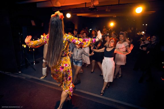 „Šokam į vakarėlį“ šokių renginys „Teatro klube“, Gintarė Malinauskaitė, Gintarės šokių ir laisvalaikio studja, Kaunas, Fotografas: Dovydas Gaidamavičius