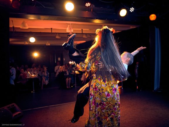 „Šokam į vakarėlį“ šokių renginys „Teatro klube“, Gintarė Malinauskaitė, Gintarės šokių ir laisvalaikio studja, Kaunas, Fotografas: Dovydas Gaidamavičius
