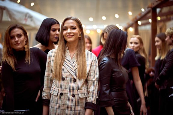 Mergvakaris mieste: „Narutis“ ir „El Mercado“ (Marija) Marija Merci Valaitė, Dovilė Leka, Redita Survilaitė, Ieva Zajankauskaitė, Ieva Masiulytė, Erika Bružienė, Jolita Kabašinskienė, Juste Kiudulaite, Simona Slavinskaitė and Jurgita Sadauskiene at Narutis Hotel. Makiažas MUA Deimantė Kazenaitė, Jūratė Masiulienė ir Kristina Brazaitė Narutis Hotel, El Mercado #Mergvakaris #PramoginiaiRenginiai #Fotografavimas #DovydasGaidamavičius #Fotografas #Fotografija #Vilnius #Kaunas #Šventė #Makiažas #MUA #Girls #Narutis #ElMercado Fotografas: Dovydas Gaidamavičius