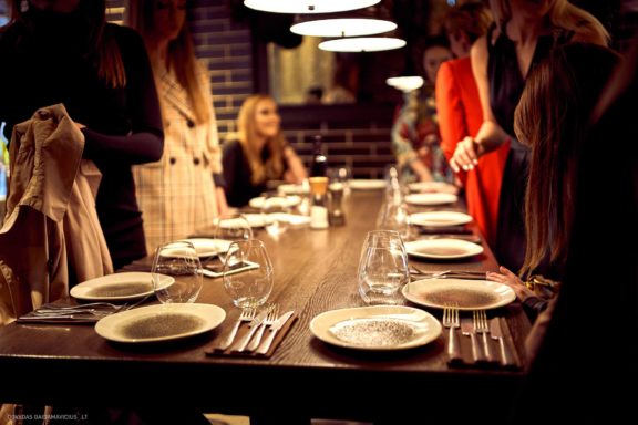 Mergvakaris mieste: „Narutis“ ir „El Mercado“ (Marija) Marija Merci Valaitė, Dovilė Leka, Redita Survilaitė, Ieva Zajankauskaitė, Ieva Masiulytė, Erika Bružienė, Jolita Kabašinskienė, Juste Kiudulaite, Simona Slavinskaitė and Jurgita Sadauskiene at Narutis Hotel. Makiažas MUA Deimantė Kazenaitė, Jūratė Masiulienė ir Kristina Brazaitė Narutis Hotel, El Mercado #Mergvakaris #PramoginiaiRenginiai #Fotografavimas #DovydasGaidamavičius #Fotografas #Fotografija #Vilnius #Kaunas #Šventė #Makiažas #MUA #Girls #Narutis #ElMercado Fotografas: Dovydas Gaidamavičius