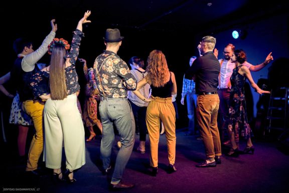 „Šokam į vakarėlį“ šokių renginys „Teatro klube“, Gintarė Malinauskaitė, Gintarės šokių ir laisvalaikio studja, Kaunas, Fotografas: Dovydas Gaidamavičius