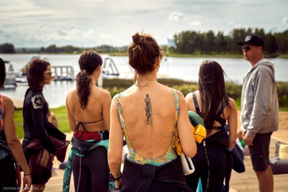 Mergvakaris vandenyje - Erika Bružienė, #BOBos team - Best on boards, Wind Port, Elektrėnai Fotografas: Dovydas Gaidamavičius