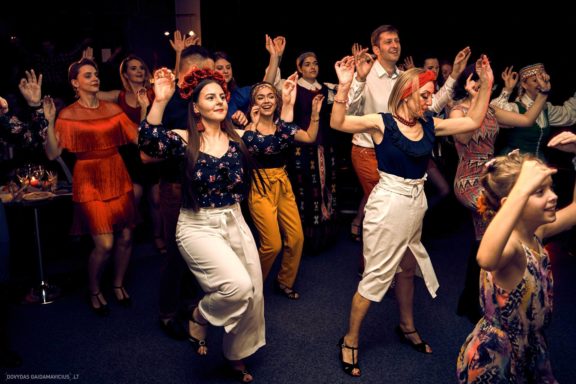 „Šokam į vakarėlį“ šokių renginys „Teatro klube“, Gintarė Malinauskaitė, Gintarės šokių ir laisvalaikio studja, Kaunas, Fotografas: Dovydas Gaidamavičius