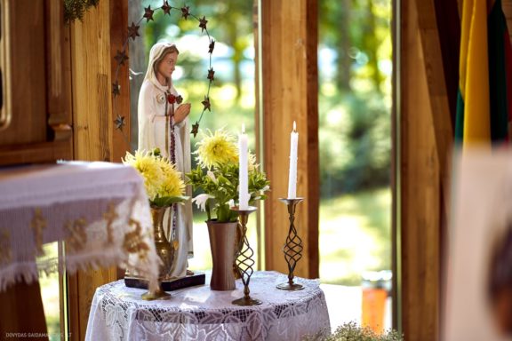 Lina Mieldažytė ir Liudas Daumantas Vestuvės Kačerginės Šv. Onos koplyčia, Kaunas, Sodyba Jurgežerė, Marijampolė, Vedėjas Karolis Zlatkauskas Tūzai renginių vedimas