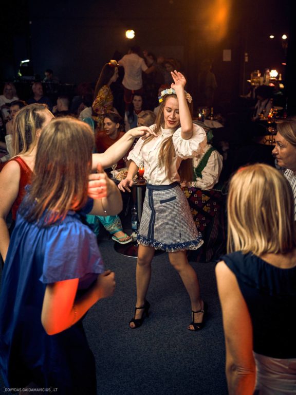 „Šokam į vakarėlį“ šokių renginys „Teatro klube“, Gintarė Malinauskaitė, Gintarės šokių ir laisvalaikio studja, Kaunas, Fotografas: Dovydas Gaidamavičius