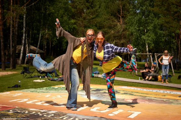 Vasaros atidarymas: Tema „Hipiai“ (Šokių Akademija), Sodyba Tundra, Jurgita Česnavičiūtė, Fotografas: Dovydas Gaidamavičius
