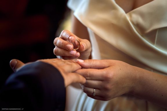 Lina Mieldažytė ir Liudas Daumantas Vestuvės Kačerginės Šv. Onos koplyčia, Kaunas, Sodyba Jurgežerė, Marijampolė, Vedėjas Karolis Zlatkauskas Tūzai renginių vedimas