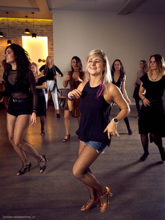 Vakarėlis tik merginoms - Let's go Wild, Gintarės šokių ir laisvalaikio studija, Kaunas Fotografas: Dovydas Gaidamavičius Miglė Dudavičiūtė, Aistė Kuraitiene, Dovile Brazionyte, Idalija Gerviene, Gabrielė Sabaliauskaitė, Gintare Akelytė-Grigonė, Neringa Vasiliauskaitė, Paulė Drag, Gintarė Malinauskaitė, Ugne Monika Parseliunaite, Gabrielė Goštautaitė Grigonė, Vilena Seydalieva, Monika Grubliauskaitė, Vytene Jurkeviciute, Edita Gud #PramoginiaiRenginiai #Fotografavimas #Šokiai #DovydasGaidamavičius #Fotografas #Šokių #Fotografija #Vilnius #Kaunas #GintaresStudija #Šventė #Šokiai