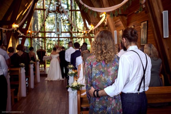 Lina Mieldažytė ir Liudas Daumantas Vestuvės Kačerginės Šv. Onos koplyčia, Kaunas, Sodyba Jurgežerė, Marijampolė, Vedėjas Karolis Zlatkauskas Tūzai renginių vedimas