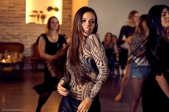 Vakarėlis tik merginoms - Let's go Wild, Gintarės šokių ir laisvalaikio studija, Kaunas Fotografas: Dovydas Gaidamavičius Miglė Dudavičiūtė, Aistė Kuraitiene, Dovile Brazionyte, Idalija Gerviene, Gabrielė Sabaliauskaitė, Gintare Akelytė-Grigonė, Neringa Vasiliauskaitė, Paulė Drag, Gintarė Malinauskaitė, Ugne Monika Parseliunaite, Gabrielė Goštautaitė Grigonė, Vilena Seydalieva, Monika Grubliauskaitė, Vytene Jurkeviciute, Edita Gud #PramoginiaiRenginiai #Fotografavimas #Šokiai #DovydasGaidamavičius #Fotografas #Šokių #Fotografija #Vilnius #Kaunas #GintaresStudija #Šventė #Šokiai