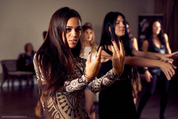 Vakarėlis tik merginoms - Let's go Wild, Gintarės šokių ir laisvalaikio studija, Kaunas Fotografas: Dovydas Gaidamavičius Miglė Dudavičiūtė, Aistė Kuraitiene, Dovile Brazionyte, Idalija Gerviene, Gabrielė Sabaliauskaitė, Gintare Akelytė-Grigonė, Neringa Vasiliauskaitė, Paulė Drag, Gintarė Malinauskaitė, Ugne Monika Parseliunaite, Gabrielė Goštautaitė Grigonė, Vilena Seydalieva, Monika Grubliauskaitė, Vytene Jurkeviciute, Edita Gud #PramoginiaiRenginiai #Fotografavimas #Šokiai #DovydasGaidamavičius #Fotografas #Šokių #Fotografija #Vilnius #Kaunas #GintaresStudija #Šventė #Šokiai