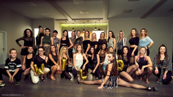 Vakarėlis tik merginoms - Let's go Wild, Gintarės šokių ir laisvalaikio studija, Kaunas Fotografas: Dovydas Gaidamavičius Miglė Dudavičiūtė, Aistė Kuraitiene, Dovile Brazionyte, Idalija Gerviene, Gabrielė Sabaliauskaitė, Gintare Akelytė-Grigonė, Neringa Vasiliauskaitė, Paulė Drag, Gintarė Malinauskaitė, Ugne Monika Parseliunaite, Gabrielė Goštautaitė Grigonė, Vilena Seydalieva, Monika Grubliauskaitė, Vytene Jurkeviciute, Edita Gud #PramoginiaiRenginiai #Fotografavimas #Šokiai #DovydasGaidamavičius #Fotografas #Šokių #Fotografija #Vilnius #Kaunas #GintaresStudija #Šventė #Šokiai