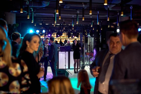 Gimtadienio vakarėlis, Vedėjas Teatrola renginių organizavimas Donatas Medzevičius, DJ Rokas, Muzika Daniel Rios ir Gabrielė Goštautaitė Grigonė, Šokius vedė Gintarė Malinauskaitė - Gintarės šokių ir laisvalaikio studija. Kaunas, fresh buffet medžiotojų užeiga. Fotografas: Dovydas Gaidamavičius