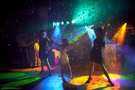 Gimtadienio vakarėlis, Vedėjas Teatrola renginių organizavimas Donatas Medzevičius, DJ Rokas, Muzika Daniel Rios ir Gabrielė Goštautaitė Grigonė, Šokius vedė Gintarė Malinauskaitė - Gintarės šokių ir laisvalaikio studija. Kaunas, fresh buffet medžiotojų užeiga. Fotografas: Dovydas Gaidamavičius