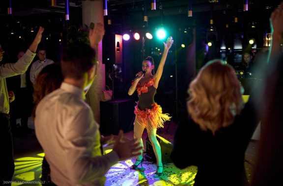 Gimtadienio vakarėlis, Vedėjas Teatrola renginių organizavimas Donatas Medzevičius, DJ Rokas, Muzika Daniel Rios ir Gabrielė Goštautaitė Grigonė, Šokius vedė Gintarė Malinauskaitė - Gintarės šokių ir laisvalaikio studija. Kaunas, fresh buffet medžiotojų užeiga. Fotografas: Dovydas Gaidamavičius