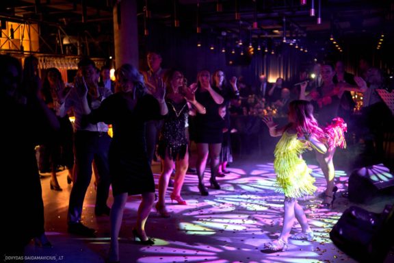 Gimtadienio vakarėlis, Vedėjas Teatrola renginių organizavimas Donatas Medzevičius, DJ Rokas, Muzika Daniel Rios ir Gabrielė Goštautaitė Grigonė, Šokius vedė Gintarė Malinauskaitė - Gintarės šokių ir laisvalaikio studija. Kaunas, fresh buffet medžiotojų užeiga. Fotografas: Dovydas Gaidamavičius
