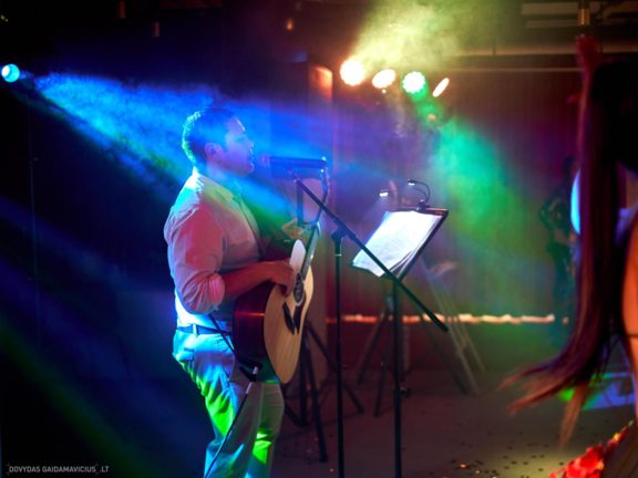 Gimtadienio vakarėlis, Vedėjas Teatrola renginių organizavimas Donatas Medzevičius, DJ Rokas, Muzika Daniel Rios ir Gabrielė Goštautaitė Grigonė, Šokius vedė Gintarė Malinauskaitė - Gintarės šokių ir laisvalaikio studija. Kaunas, fresh buffet medžiotojų užeiga. Fotografas: Dovydas Gaidamavičius