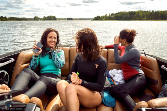 Mergvakaris vandenyje - Erika Bružienė, #BOBos team - Best on boards, Wind Port, Elektrėnai Fotografas: Dovydas Gaidamavičius