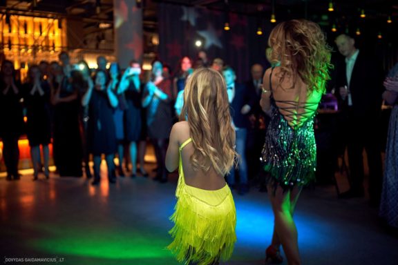 Gimtadienio vakarėlis, Vedėjas Teatrola renginių organizavimas Donatas Medzevičius, DJ Rokas, Muzika Daniel Rios ir Gabrielė Goštautaitė Grigonė, Šokius vedė Gintarė Malinauskaitė - Gintarės šokių ir laisvalaikio studija. Kaunas, fresh buffet medžiotojų užeiga. Fotografas: Dovydas Gaidamavičius