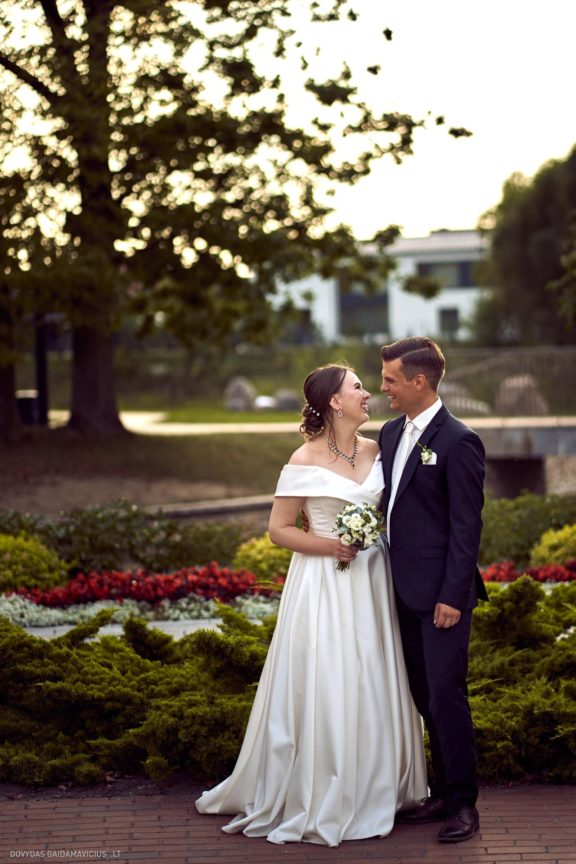 Lina Mieldažytė ir Liudas Daumantas Vestuvės Kačerginės Šv. Onos koplyčia, Kaunas, Sodyba Jurgežerė, Marijampolė, Vedėjas Karolis Zlatkauskas Tūzai renginių vedimas