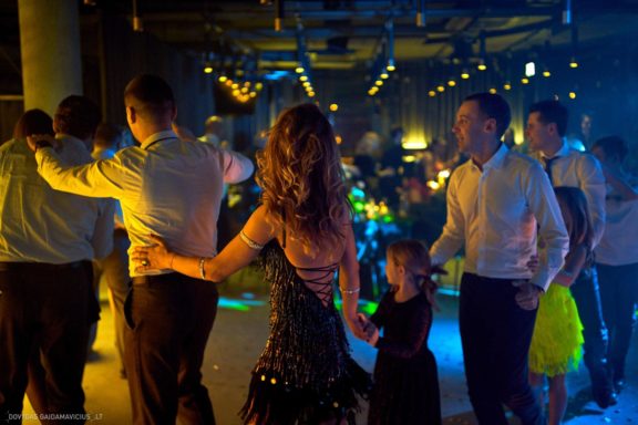 Gimtadienio vakarėlis, Vedėjas Teatrola renginių organizavimas Donatas Medzevičius, DJ Rokas, Muzika Daniel Rios ir Gabrielė Goštautaitė Grigonė, Šokius vedė Gintarė Malinauskaitė - Gintarės šokių ir laisvalaikio studija. Kaunas, fresh buffet medžiotojų užeiga. Fotografas: Dovydas Gaidamavičius