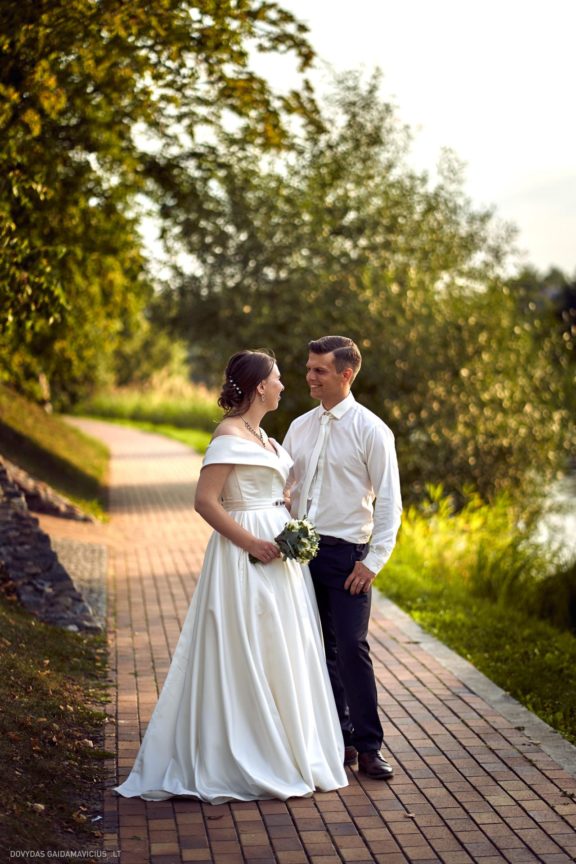 Lina Mieldažytė ir Liudas Daumantas Vestuvės Kačerginės Šv. Onos koplyčia, Kaunas, Sodyba Jurgežerė, Marijampolė, Vedėjas Karolis Zlatkauskas Tūzai renginių vedimas