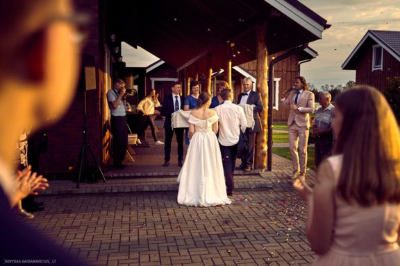 Lina Mieldažytė ir Liudas Daumantas Vestuvės Kačerginės Šv. Onos koplyčia, Kaunas, Sodyba Jurgežerė, Marijampolė, Vedėjas Karolis Zlatkauskas Tūzai renginių vedimas