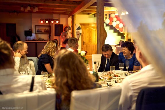 Lina Mieldažytė ir Liudas Daumantas Vestuvės Kačerginės Šv. Onos koplyčia, Kaunas, Sodyba Jurgežerė, Marijampolė, Vedėjas Karolis Zlatkauskas Tūzai renginių vedimas