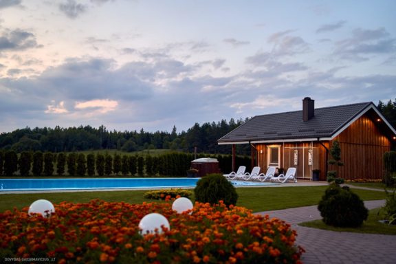 Lina Mieldažytė ir Liudas Daumantas Vestuvės Kačerginės Šv. Onos koplyčia, Kaunas, Sodyba Jurgežerė, Marijampolė, Vedėjas Karolis Zlatkauskas Tūzai renginių vedimas