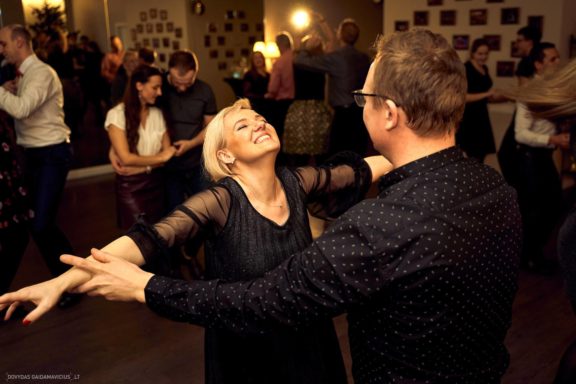 Porinių šokių šventinis kalėdinis vakarėlis Fotografas: Dovydas Gaidamavičius www.DovydasGaidamavicius.lt Gintarės šokių Studija Gintarė Malinauskaitė