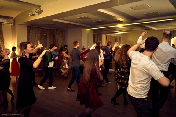 Porinių šokių šventinis kalėdinis vakarėlis Fotografas: Dovydas Gaidamavičius www.DovydasGaidamavicius.lt Gintarės šokių Studija Gintarė Malinauskaitė