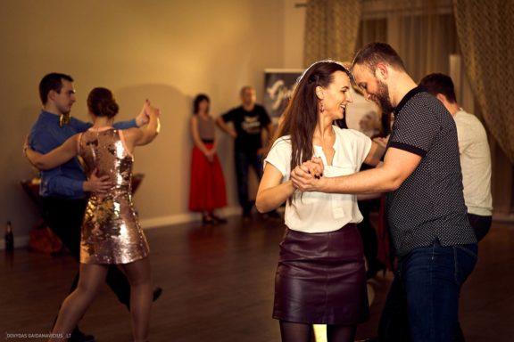 Porinių šokių šventinis kalėdinis vakarėlis Fotografas: Dovydas Gaidamavičius www.DovydasGaidamavicius.lt Gintarės šokių Studija Gintarė Malinauskaitė