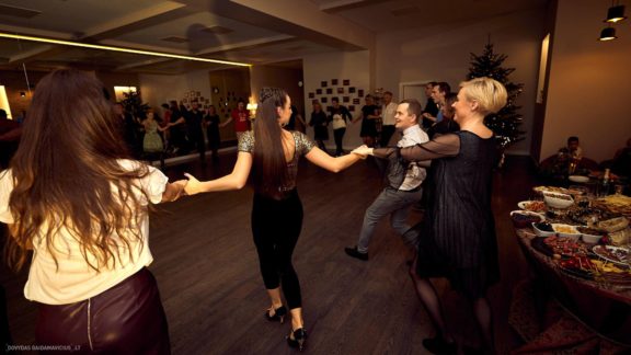 Porinių šokių šventinis kalėdinis vakarėlis Fotografas: Dovydas Gaidamavičius www.DovydasGaidamavicius.lt Gintarės šokių Studija Gintarė Malinauskaitė