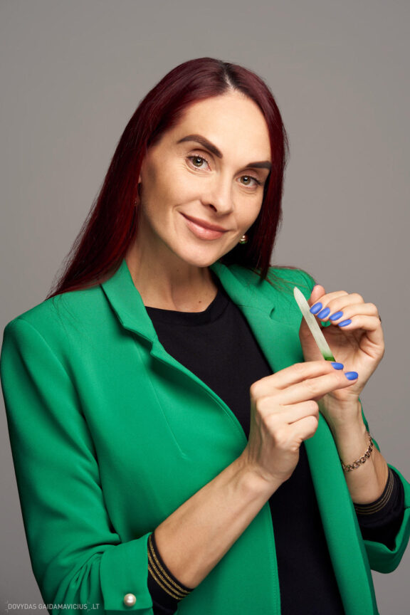 Aida Mart Martyniukienė Manikiūro mokymai Praktinių moktmų platformos bLoommo mokytojų fotosesija, Mokymų Inkubatorius Fotografas Dovydas Gaidamavičius © www.DovydasGaidamavicius.lt
