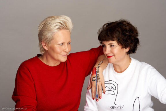 Eglė Kojalienė ir Elena Permogorskaya Grimo Akademija EPON Backstage Ppraktinių moktmų platformos bLoommo mokytojų fotosesija, Mokymų Inkubatorius Fotografas Dovydas Gaidamavičius © www.DovydasGaidamavicius.lt