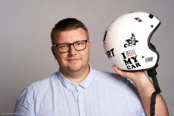 Kastytis Alekna Drift D1Sport racing team Praktinių moktmų platformos bLoommo mokytojų fotosesija, Mokymų Inkubatorius Fotografas Dovydas Gaidamavičius © www.DovydasGaidamavicius.lt